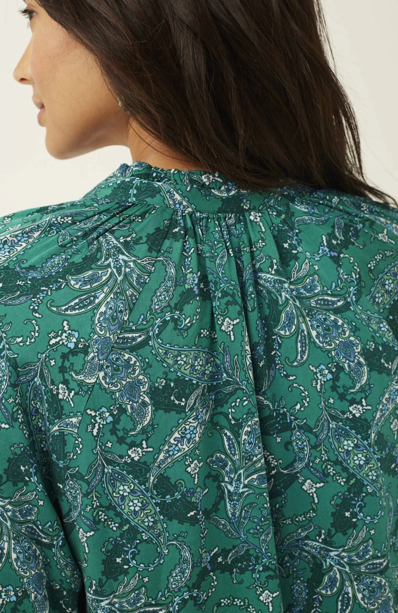 J.Jill Ruffled Satin Top Verdant Green Stunning Paisley Best